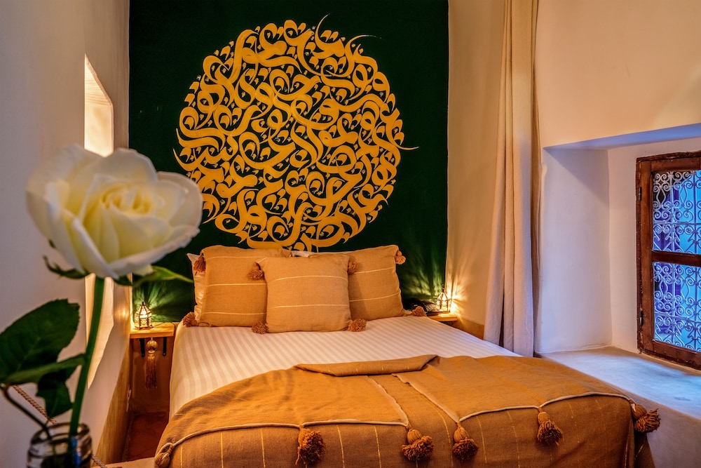DOUBLE ROOM