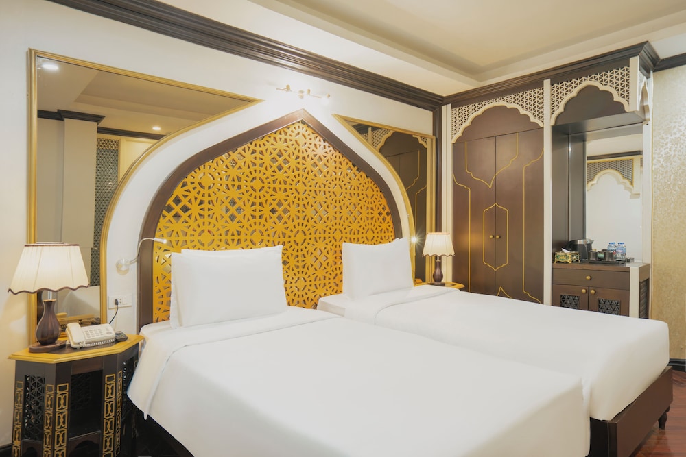 SUPERIOR, DOUBLE OR TWIN BED