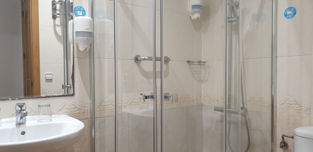Hostal Las Fuentes 60/66