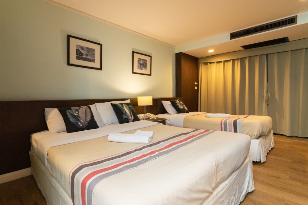 THE JOMTIEN TWELVE 12/46