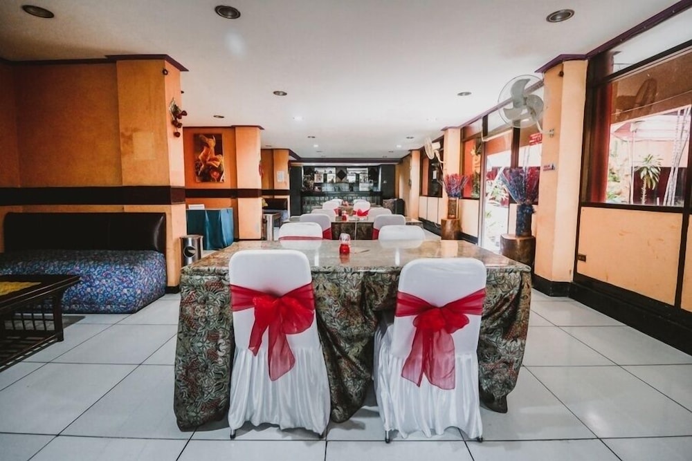 RedDoorz Plus near RSCM Jakarta 23/29
