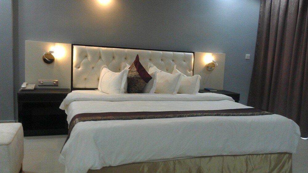 Sun Beach Hotel 10/50
