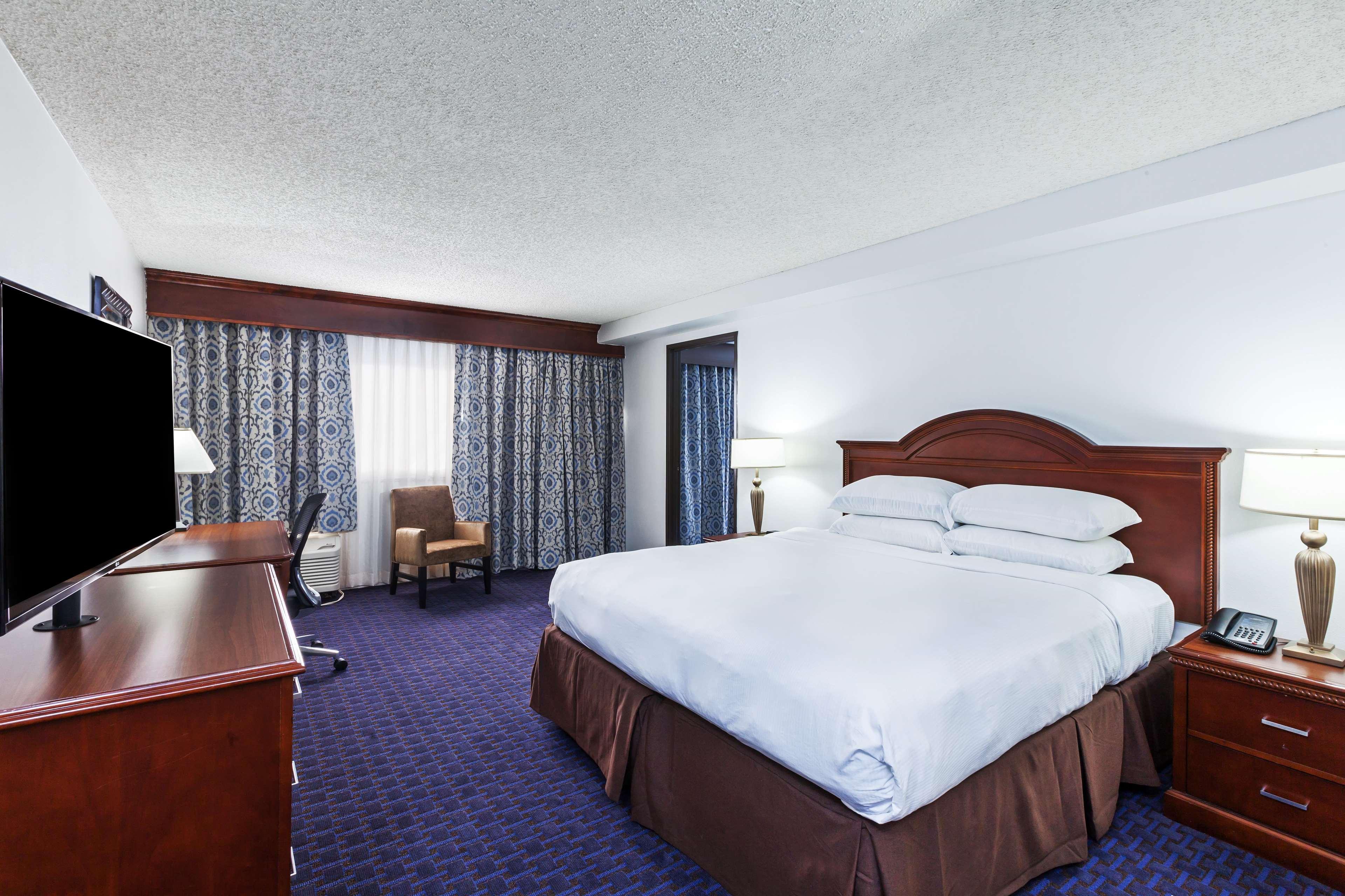 2 ROOMS, SUITE, KING BED, POOL VIEW, SOFA