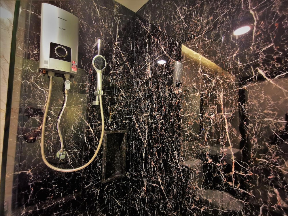 Prestigo Hotel 44/53