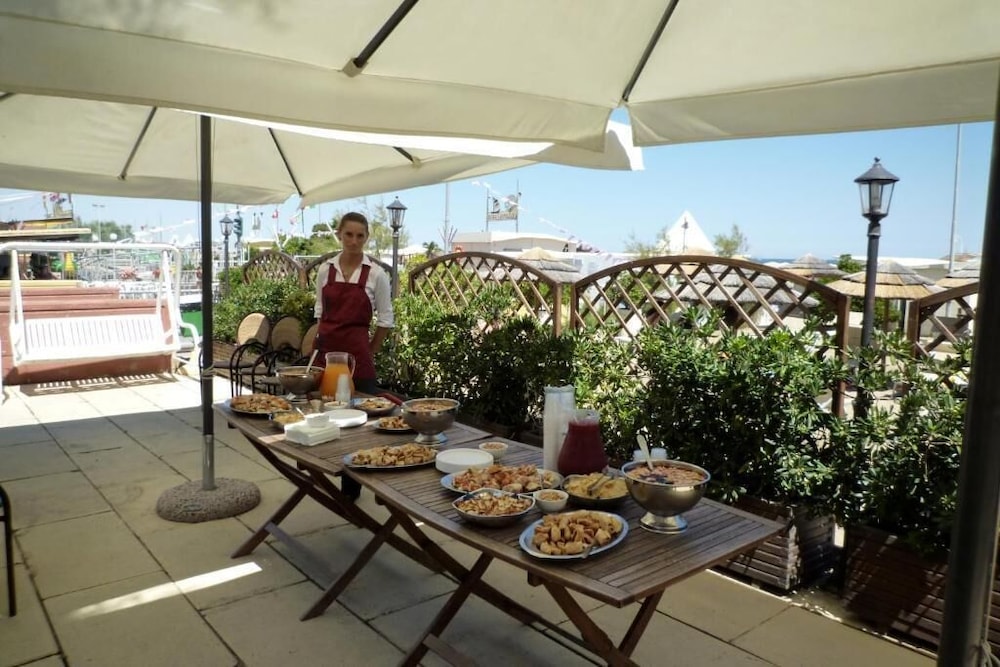 Hotel Sara 20/46