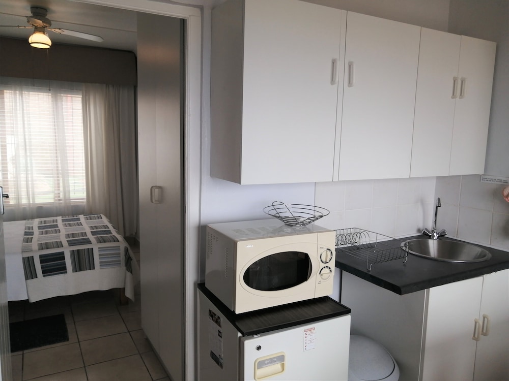 Amzee Bokmakierie Guest House 55/72