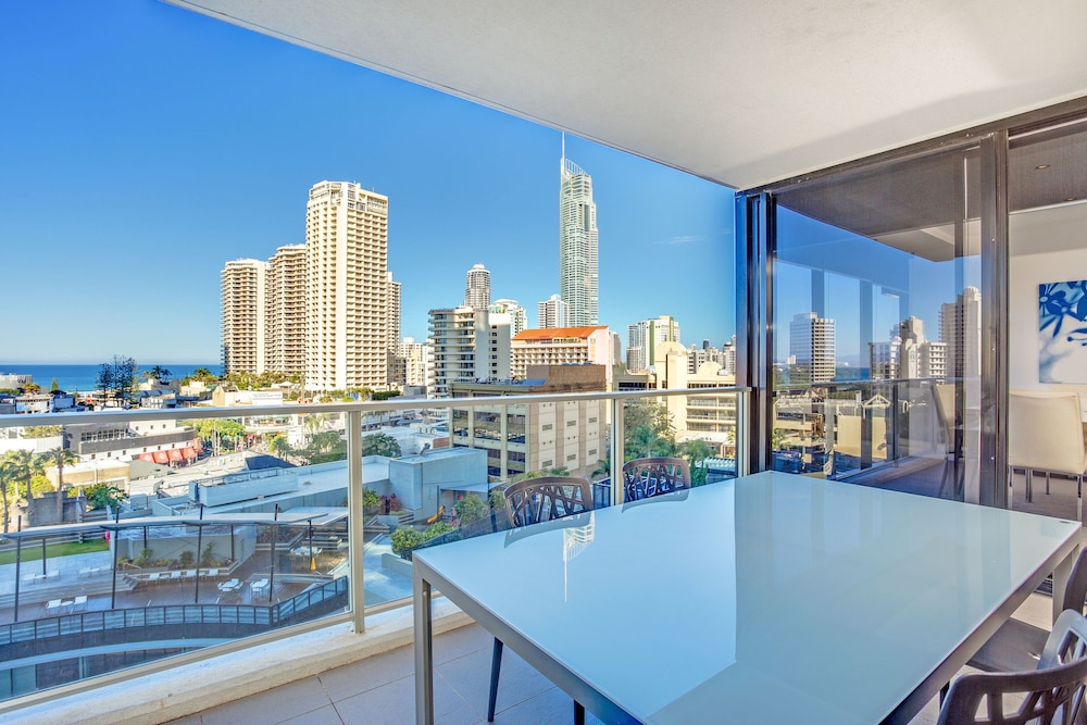 Mantra Circle on Cavill Surfers Paradise 38/50