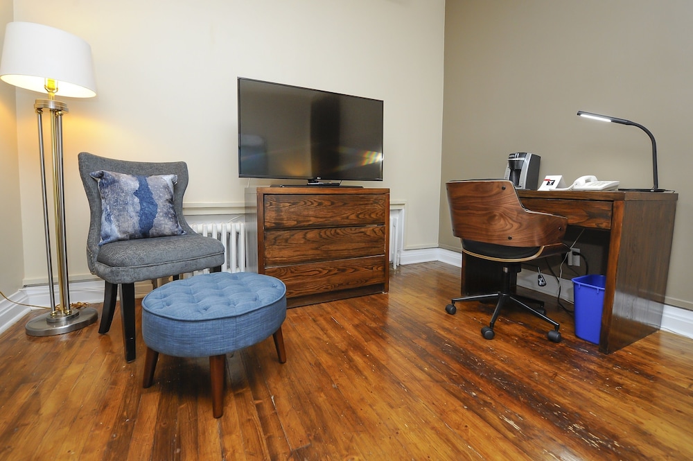 Hotel Chicoutimi 46/55