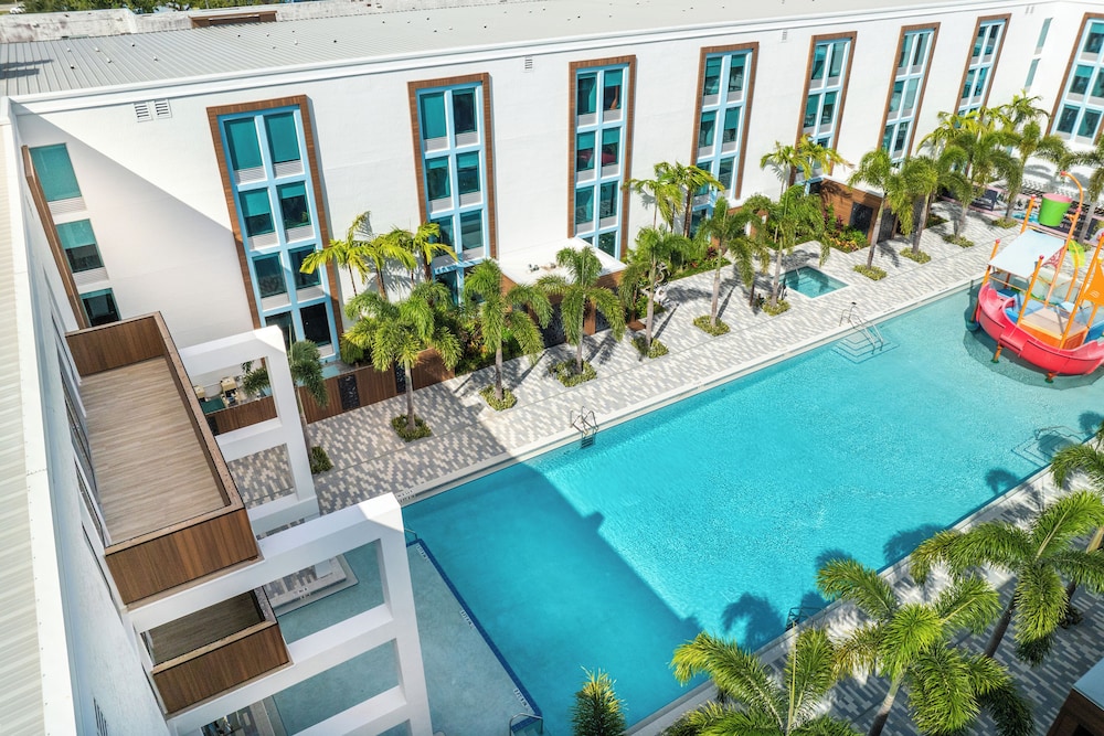 Kompose Boutique Resort at Theme Parks 51/55