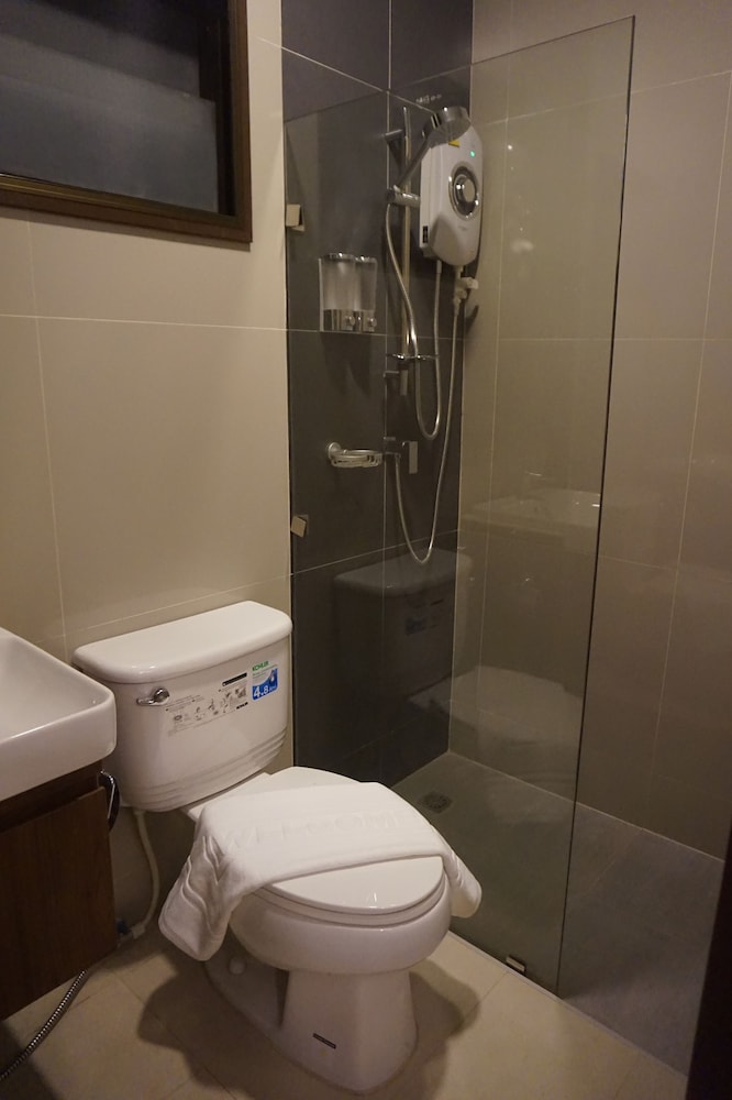 Lima Lanna Hotel 48/50