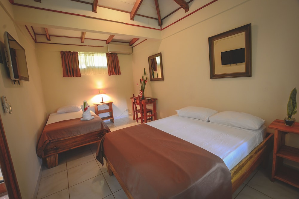 Hotel Cerro Lodge 7/50