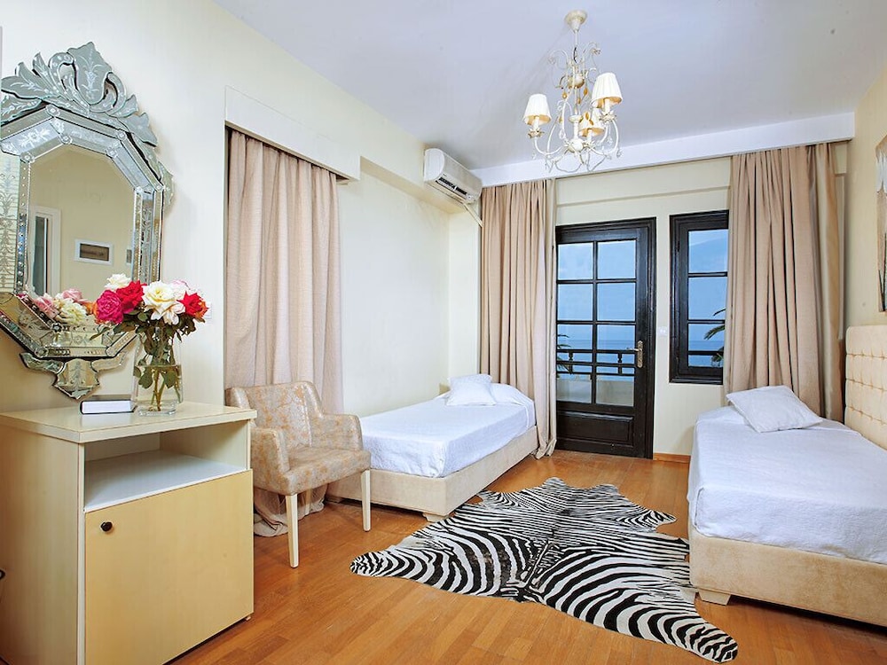 Assa Maris Beach Hotel 57/108