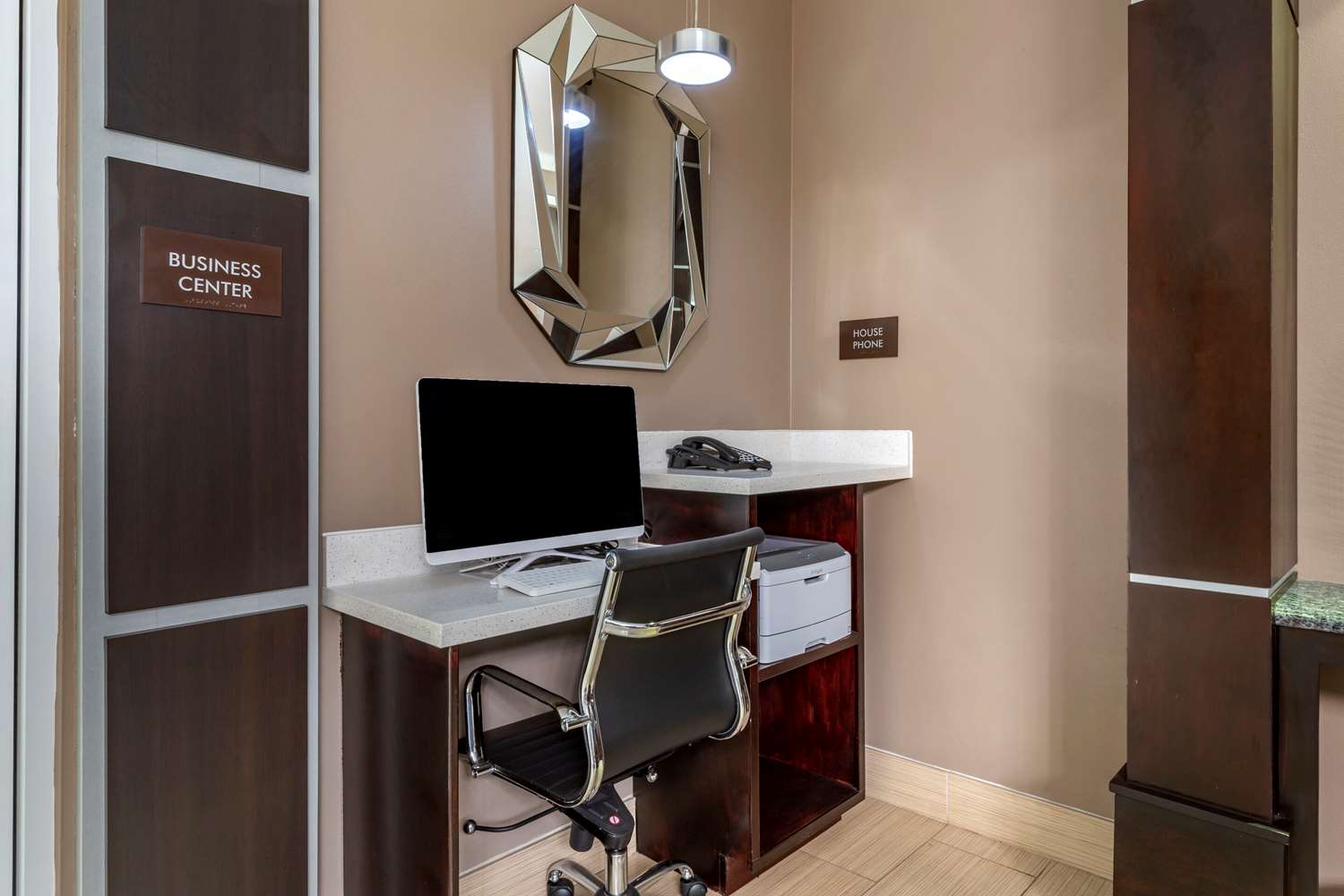 Comfort Inn & Suites Cleveland TX 32/40