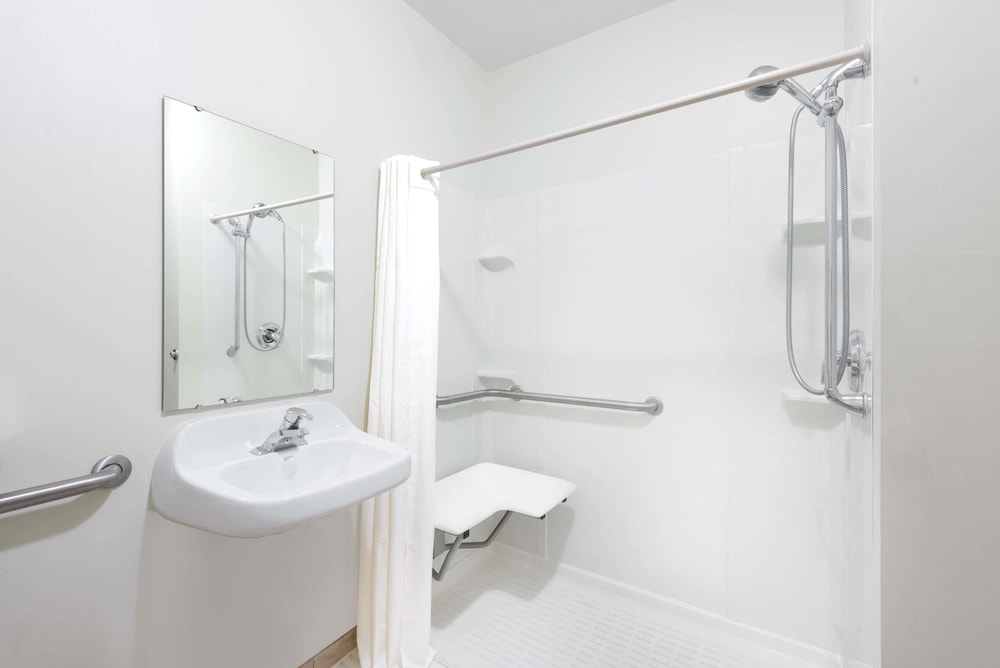Hawthorn Suites By Wyndham Akron/Seville 7/27
