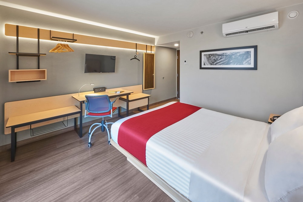 ROOM QUEEN