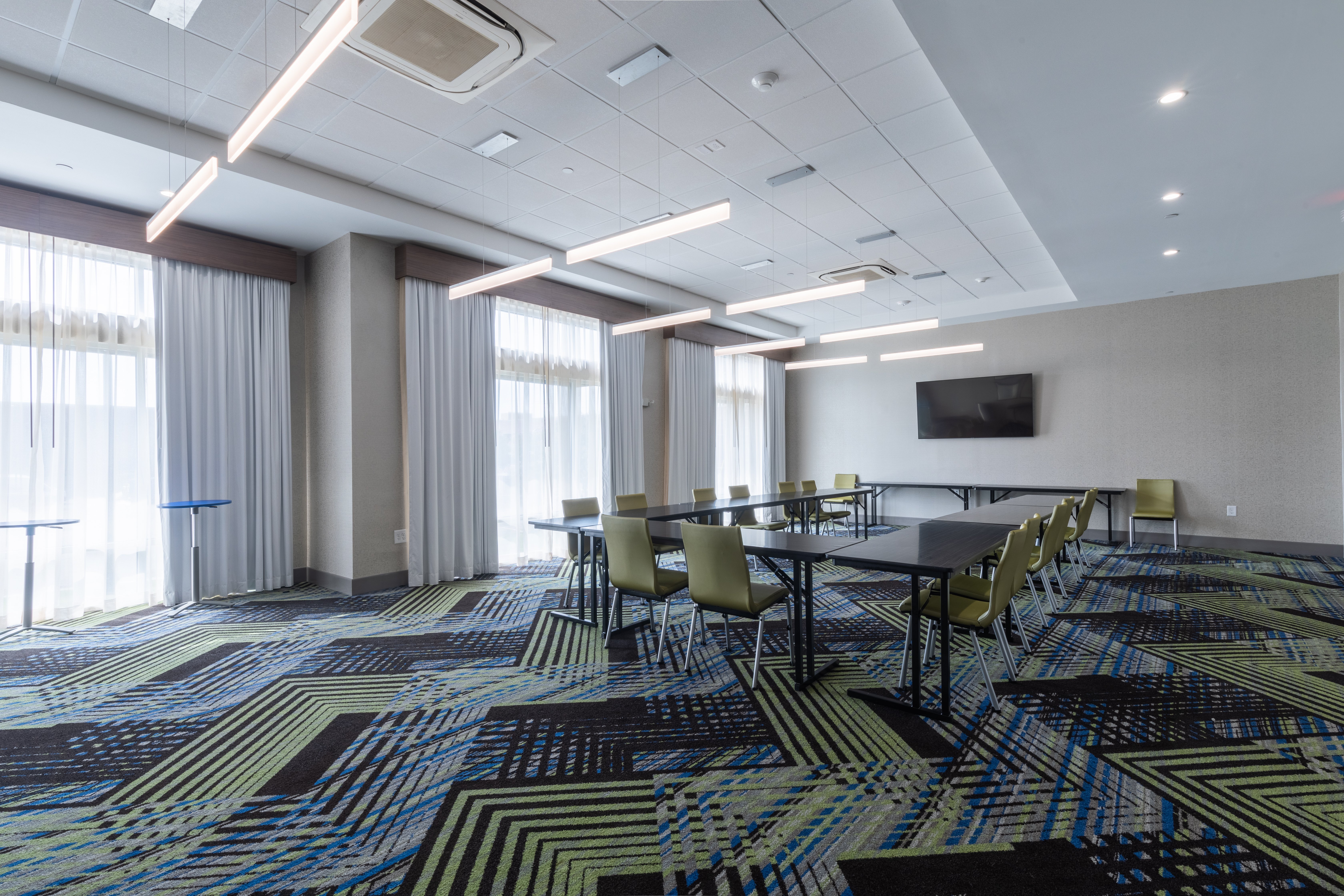 Holiday Inn Express & Suites Columbia Downtown – The Vista 50/60