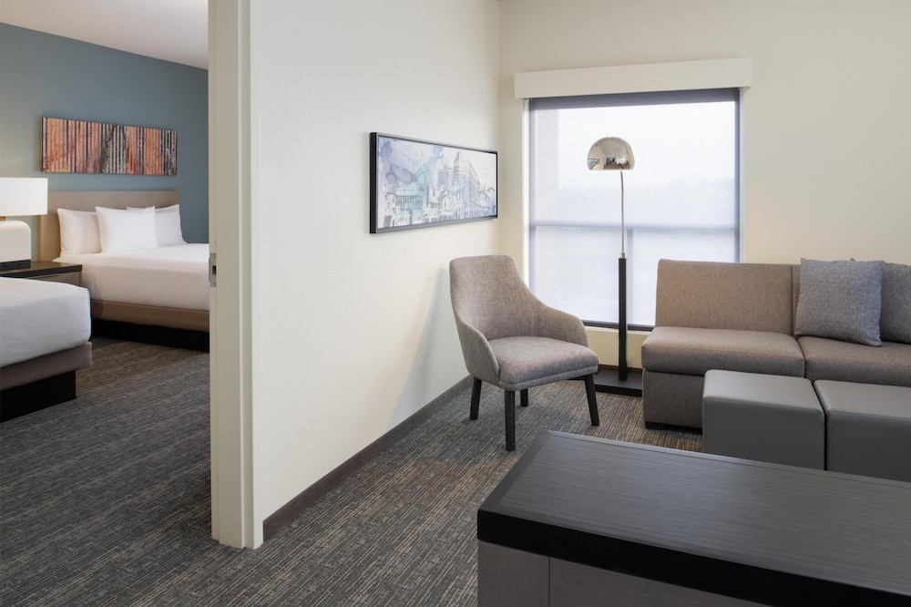 Hyatt House Fresno/Campus Pointe 26/50