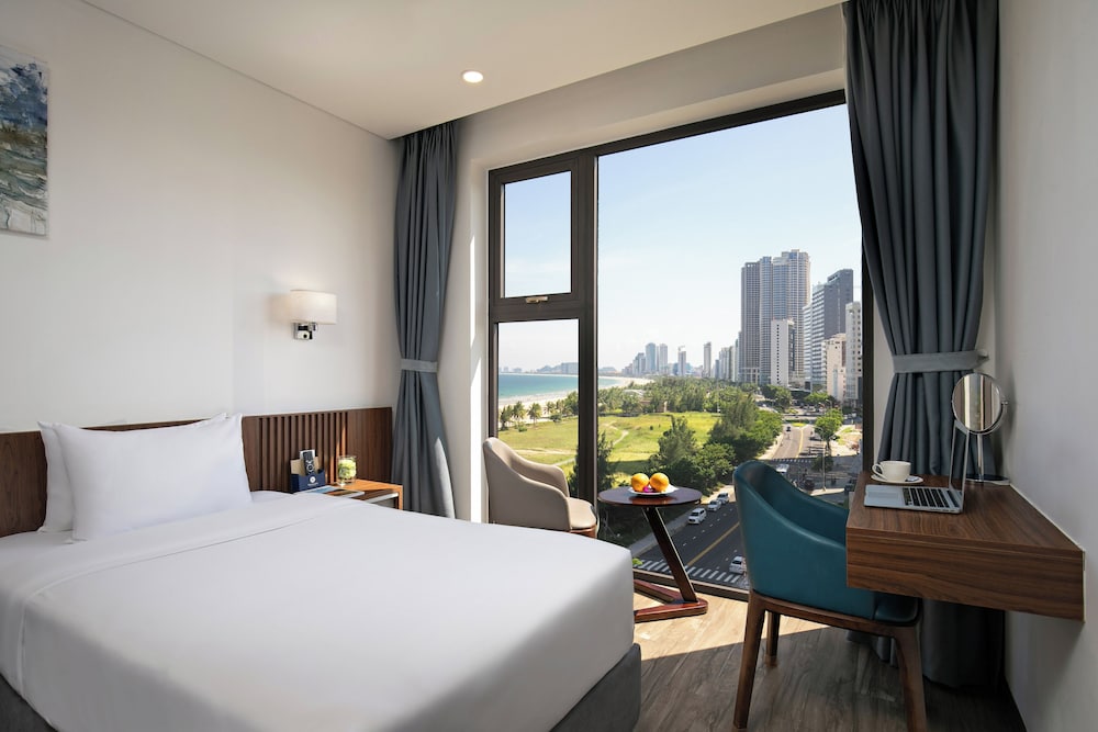 Mangata Beachfront Hotel 9/46