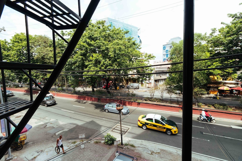 Reddoorz Near Quirino Station 37/45