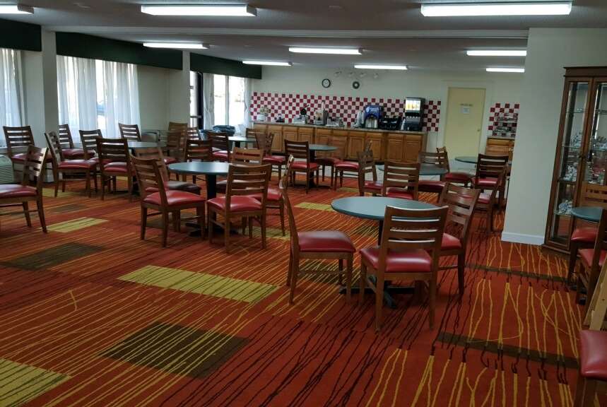 Days Inn & Suites by Wyndham Williamsburg Colonial 27/35