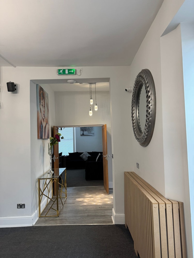OYO Watton Vibe Hotel 8/50