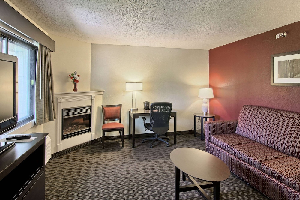 Blossom Hotel & Suites Traverse City 41/64