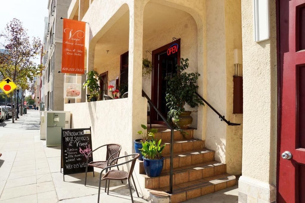 Urban Boutique Hotel 49/82