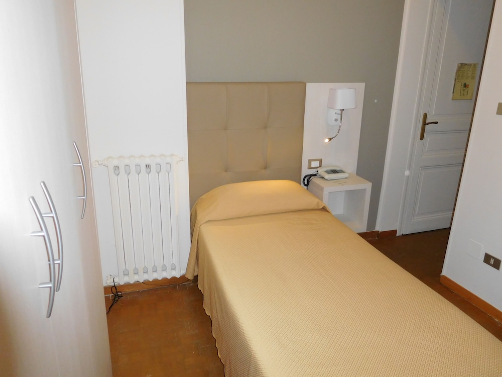 VILLA MARIA HOTEL 22/70