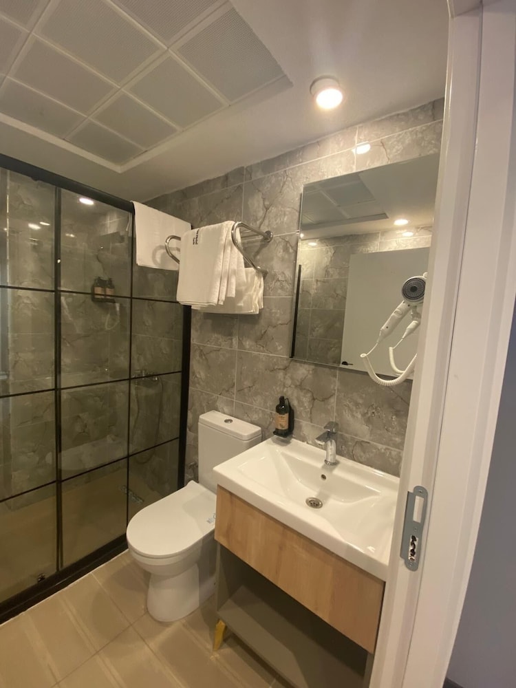 Evim Hotel 49/50