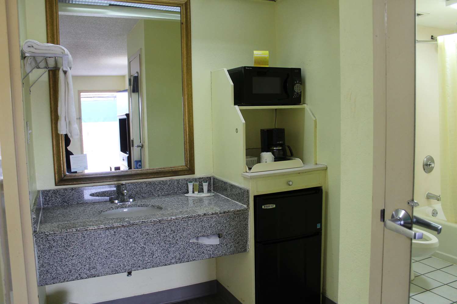 Days Inn By Wyndham Marianna 32/34