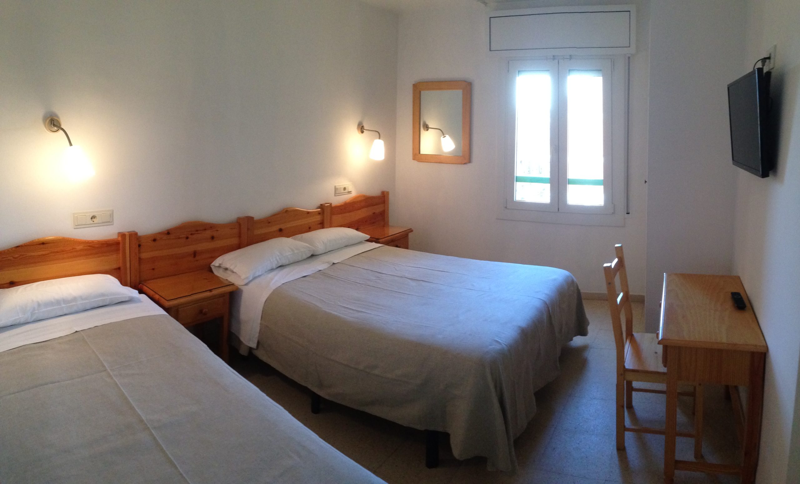 Hostal Rom 12/39