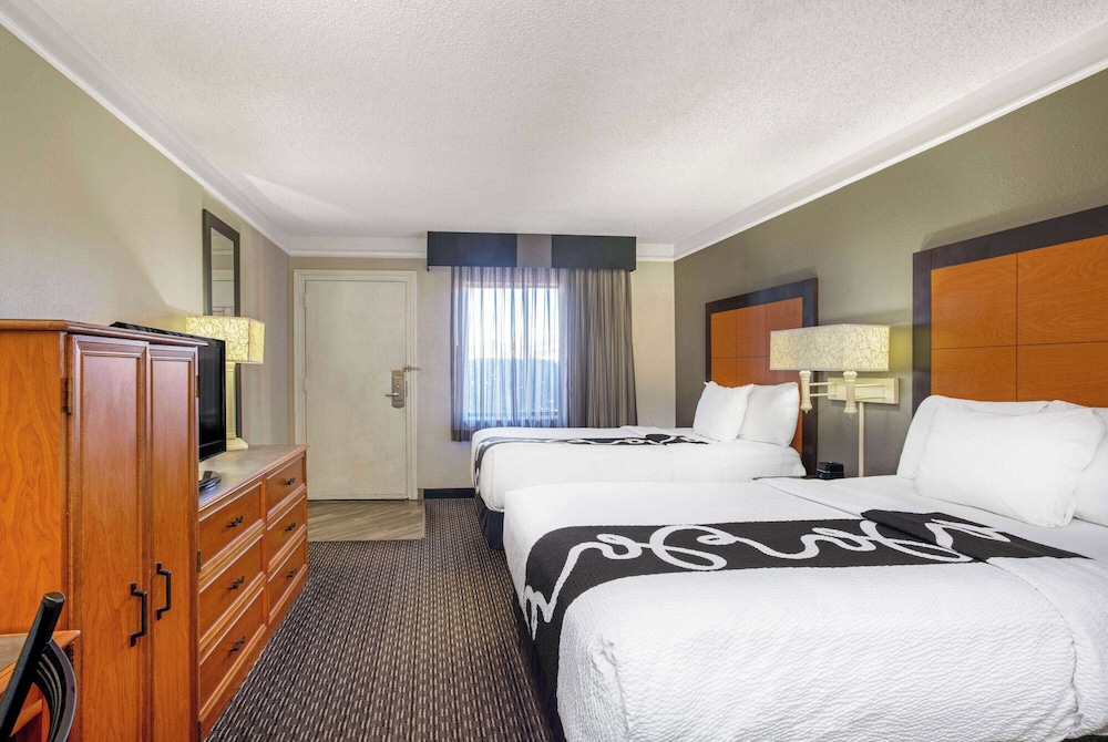 Room, 2 Double Beds, Pool Side, Balcony