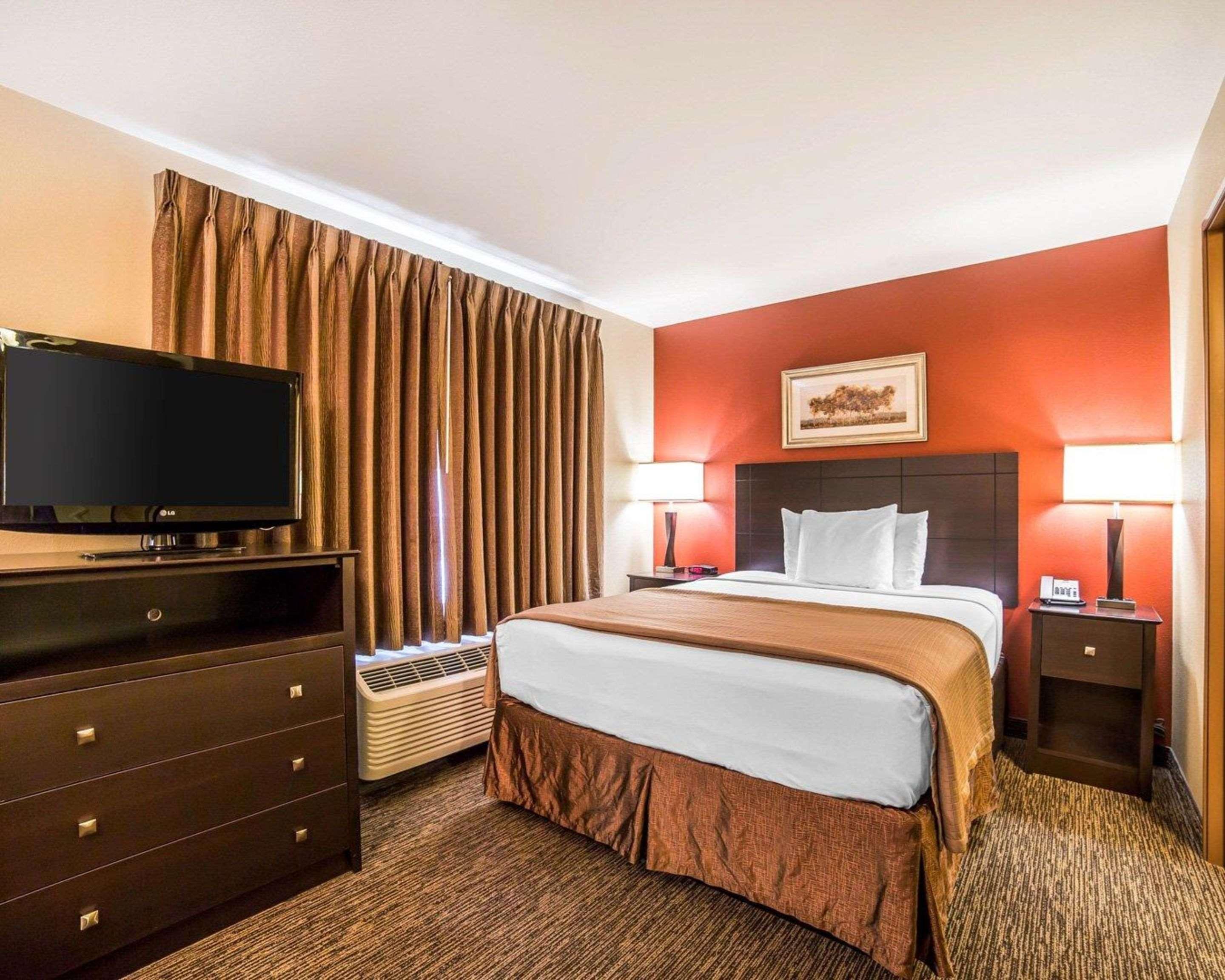 EFFICIENCY, SUITE, QUEEN BED