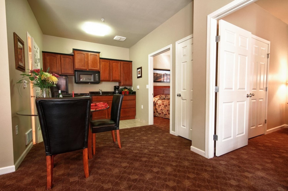 Stratford Suites 21/29