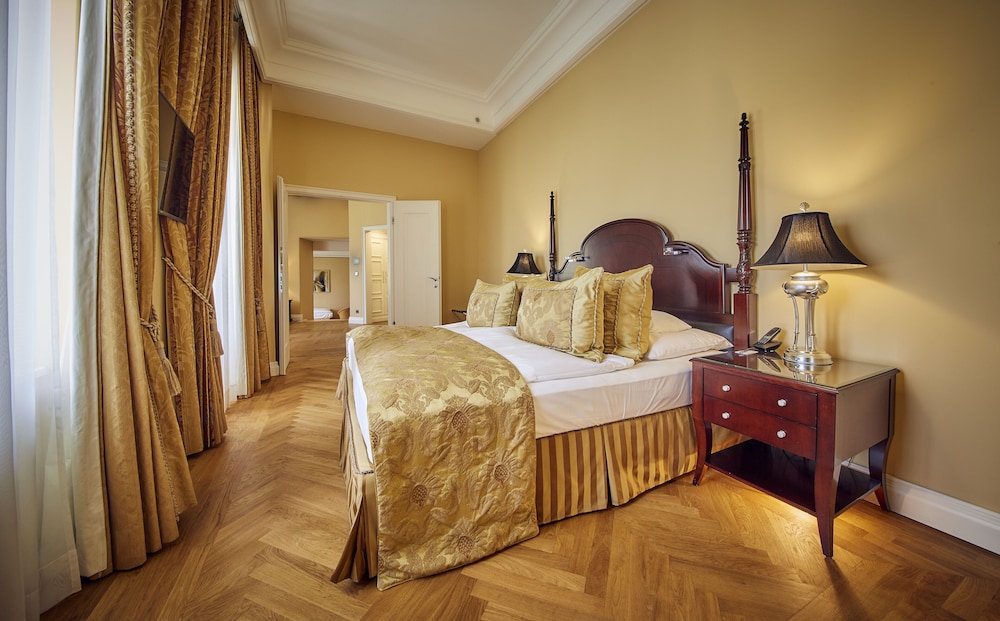 FALKENSTEINER SCHLOSSHOTEL VELDEN 22/83