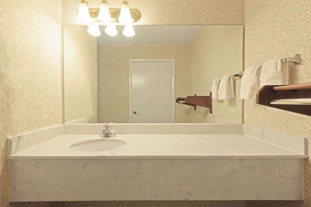 Days Inn by Wyndham Greenville AL 31/33