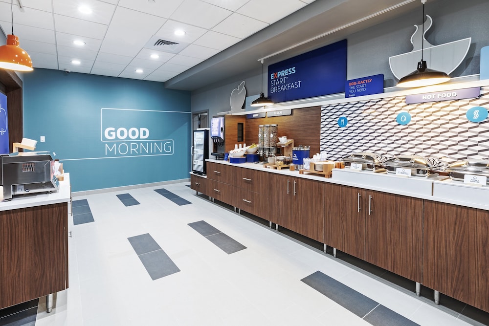 Holiday Inn Express & Suites - Houston SW - Rosenberg, an IHG Hotel 7/46