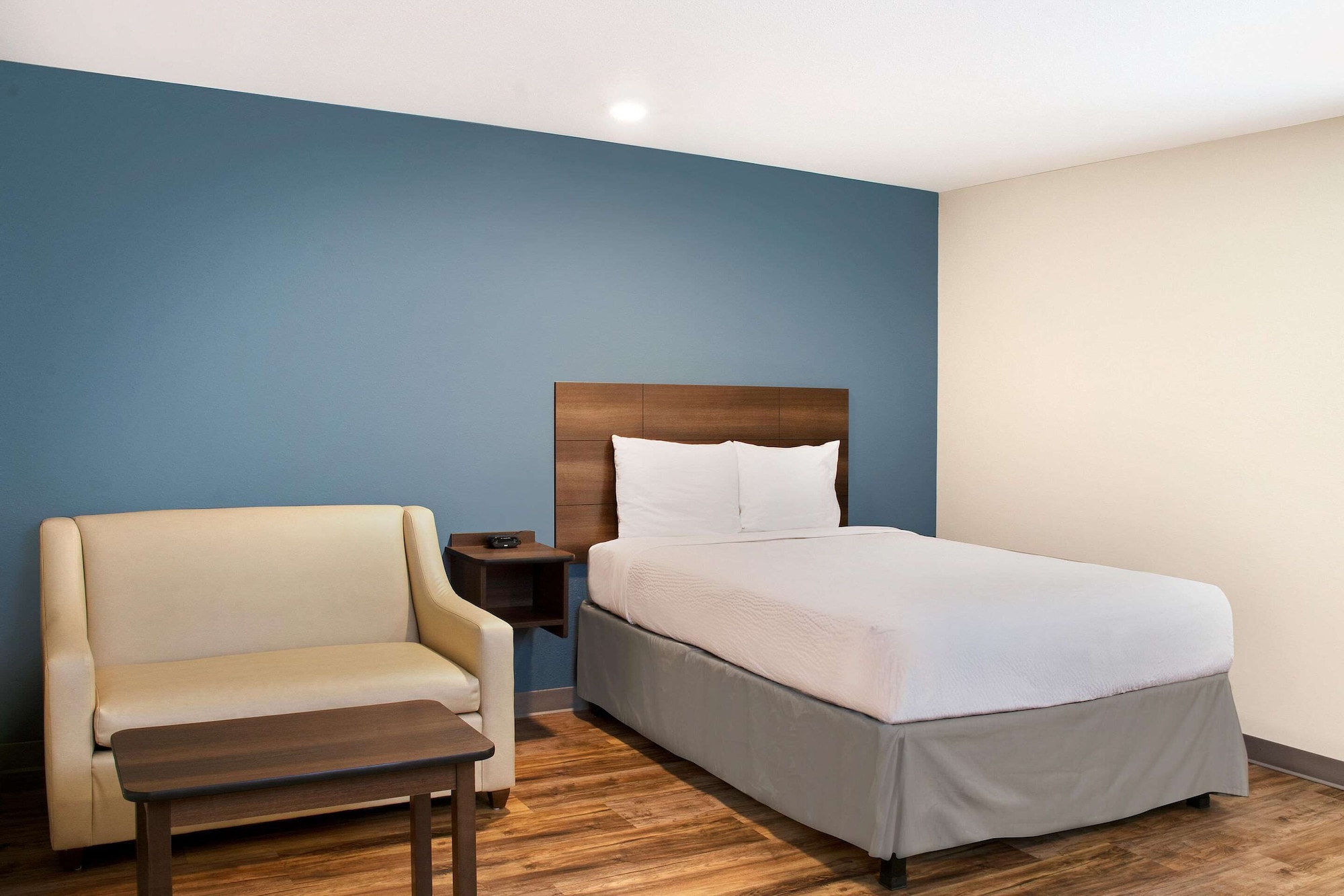 ROOM, QUEEN BED, SOFA, ACCESSIBLE