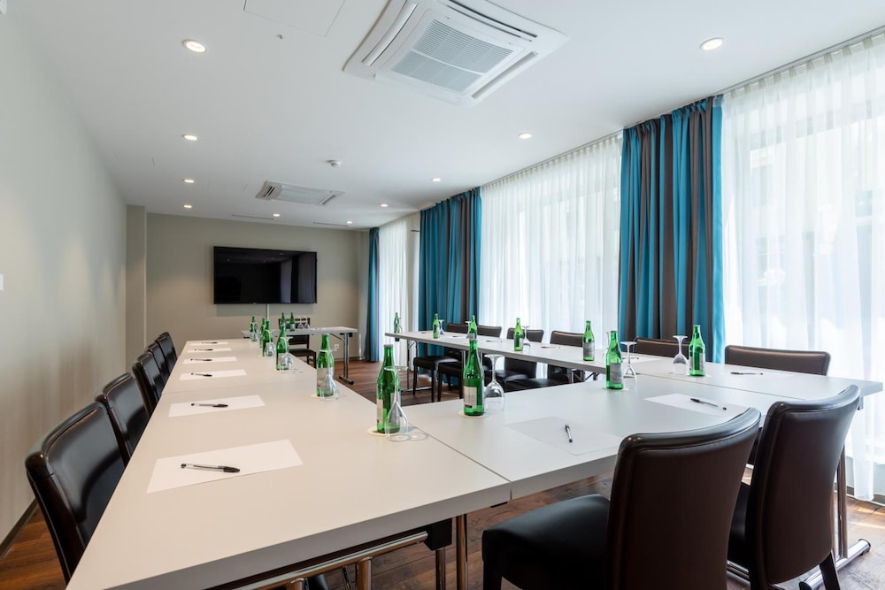 Trip Inn Zurich Hotel 28/32