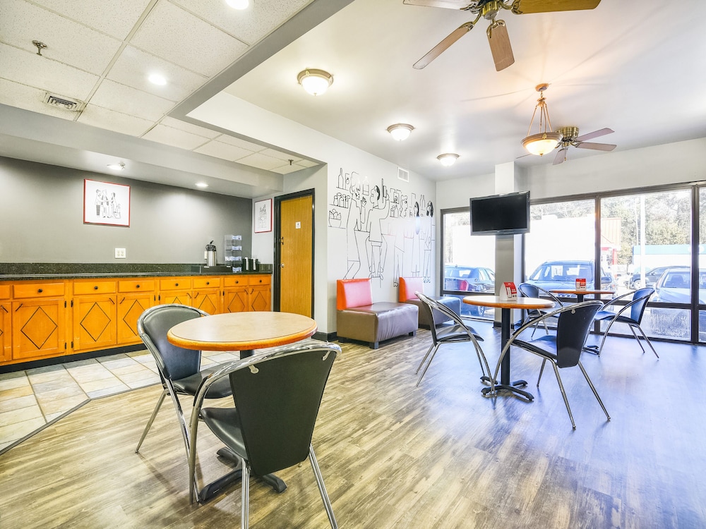 OYO Townhouse Inn Jacksonville near Little Rock Air Force Base 51/57