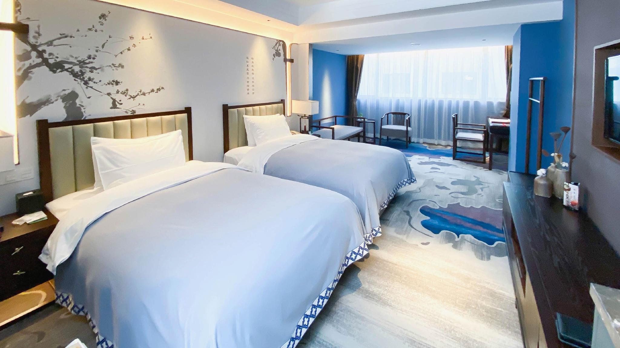 Theme, Twin Beds