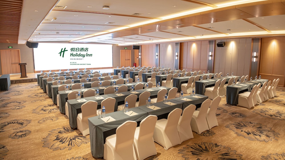 Holiday Inn Dujiangyan Ancient Town 32/50