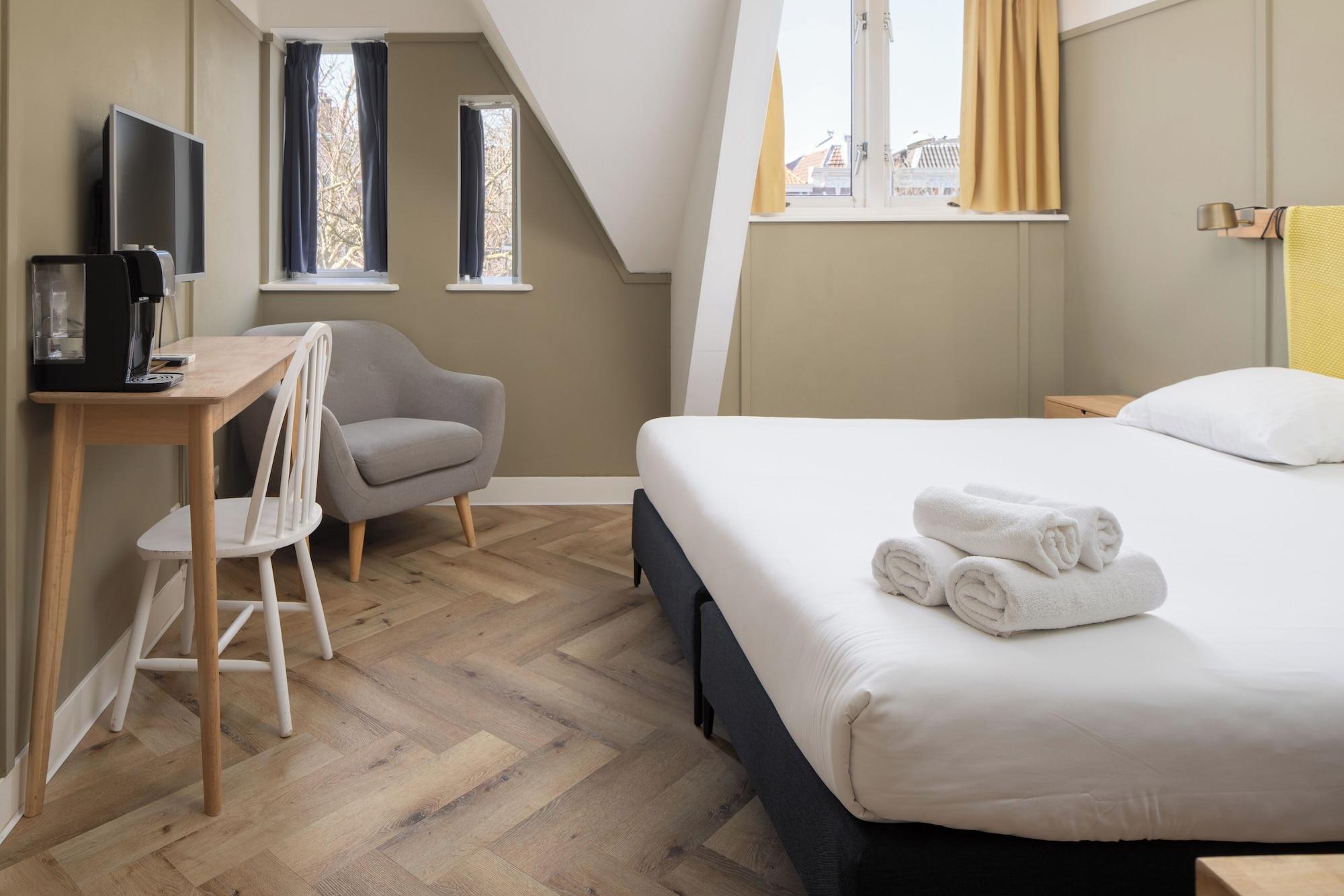 غرفة كومفورت بسرير مزدوج