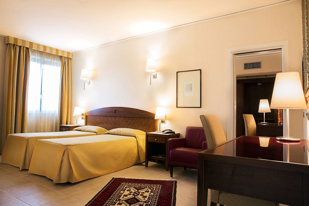Grand Hotel Paestum 8/50