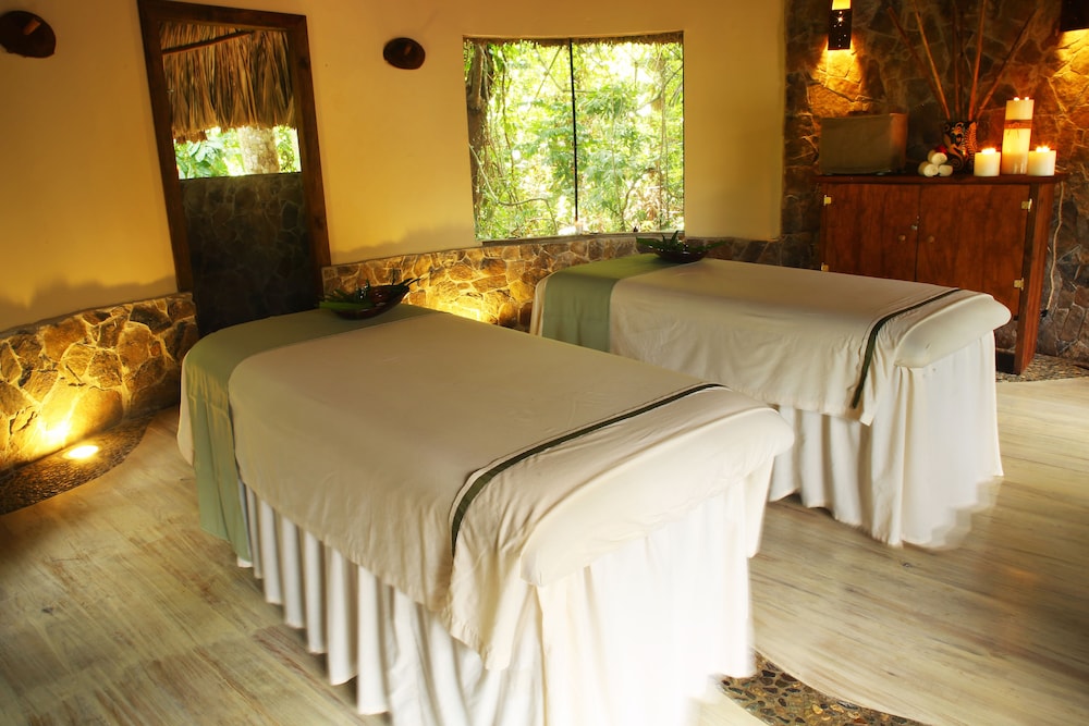 THE LODGE AT PICO BONITO 24/76