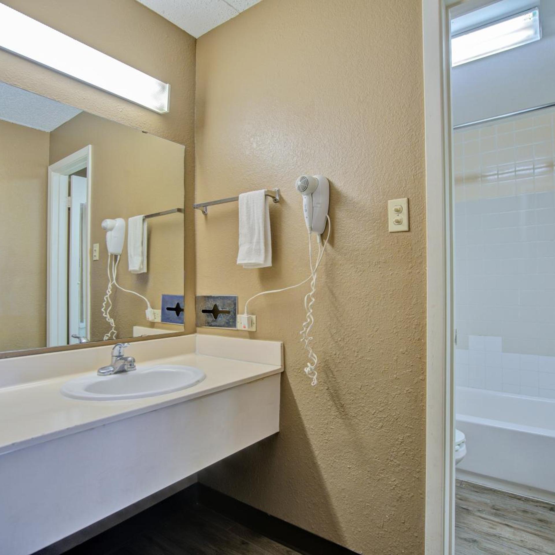 غرفة رباعية، Americas Best Value Inn Laredo 10/10