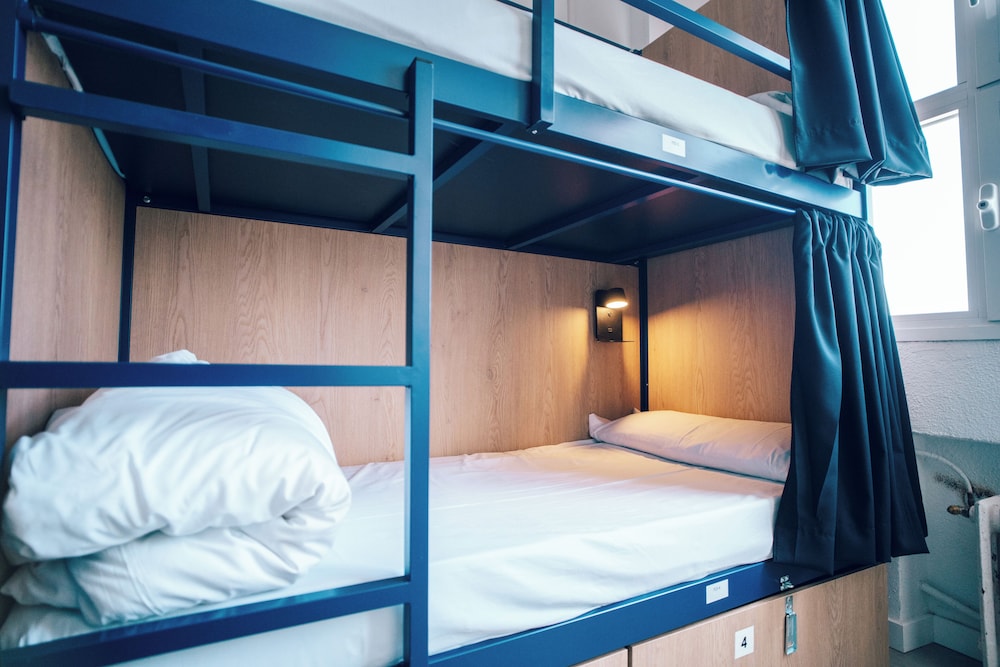 MIXED DORM, 8 BEDS, PRIVATE BATHROOM