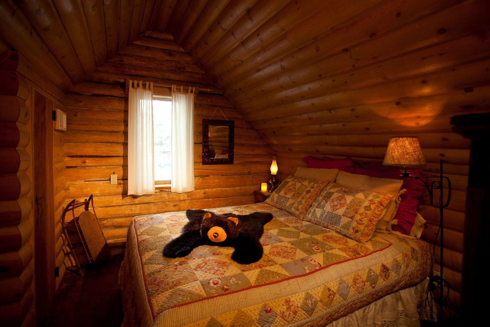 Alpine Village Suites 16/50