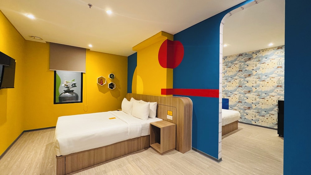 Yellow Bee Resort Cililitan 15/50