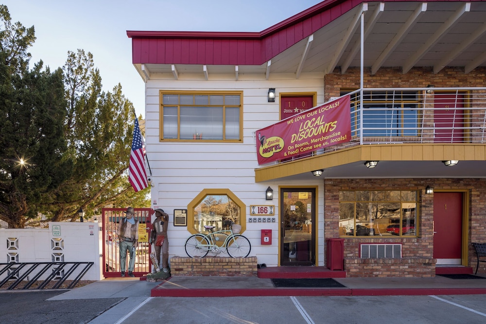Apache Motel 5/48